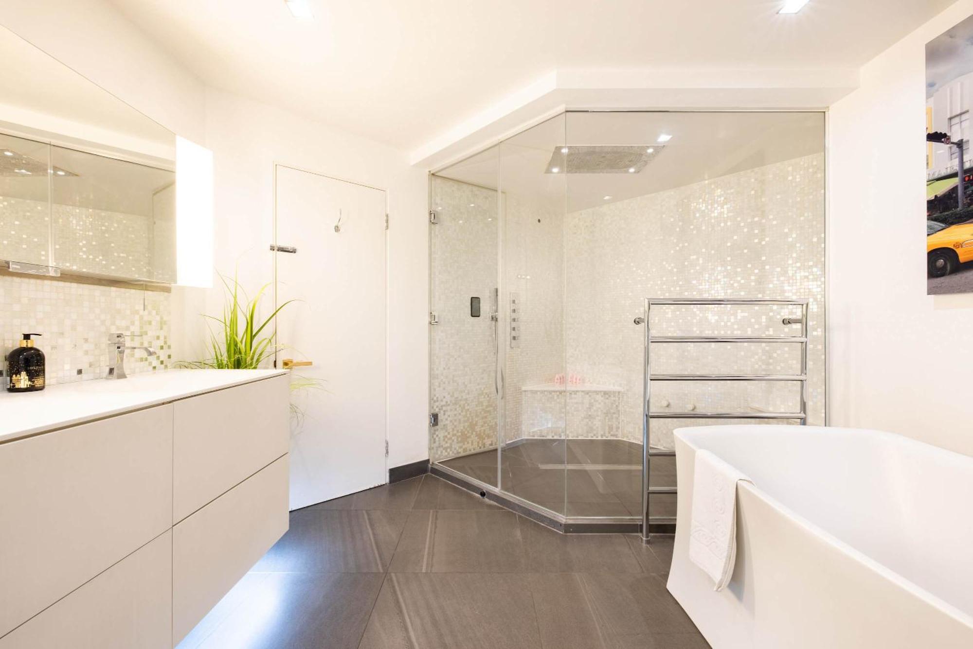 Amazingly Luxurious Loft Apartment, Soho - 3 Bedrooms, 2 Bath & Office Londýn Exteriér fotografie