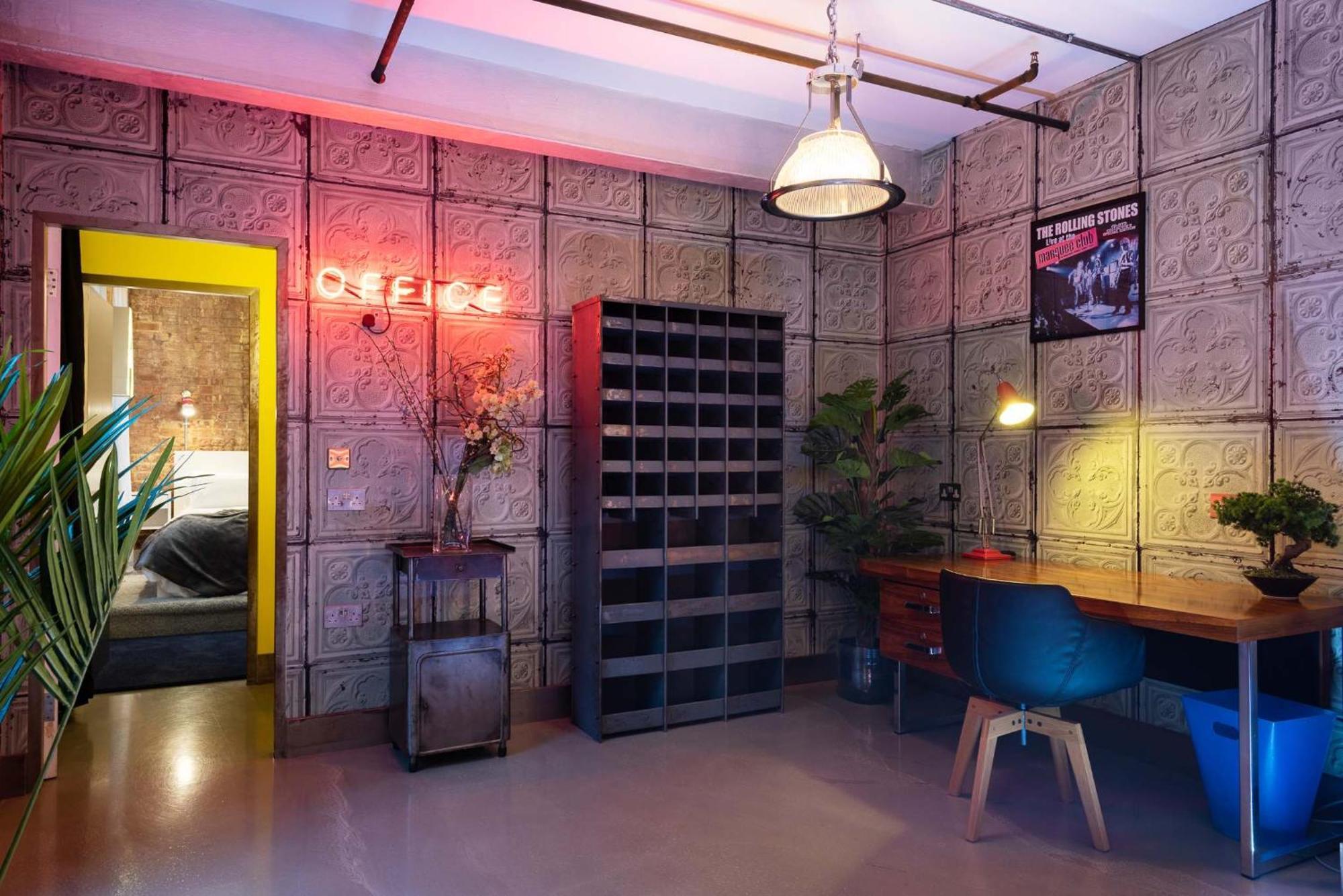 Amazingly Luxurious Loft Apartment, Soho - 3 Bedrooms, 2 Bath & Office Londýn Exteriér fotografie