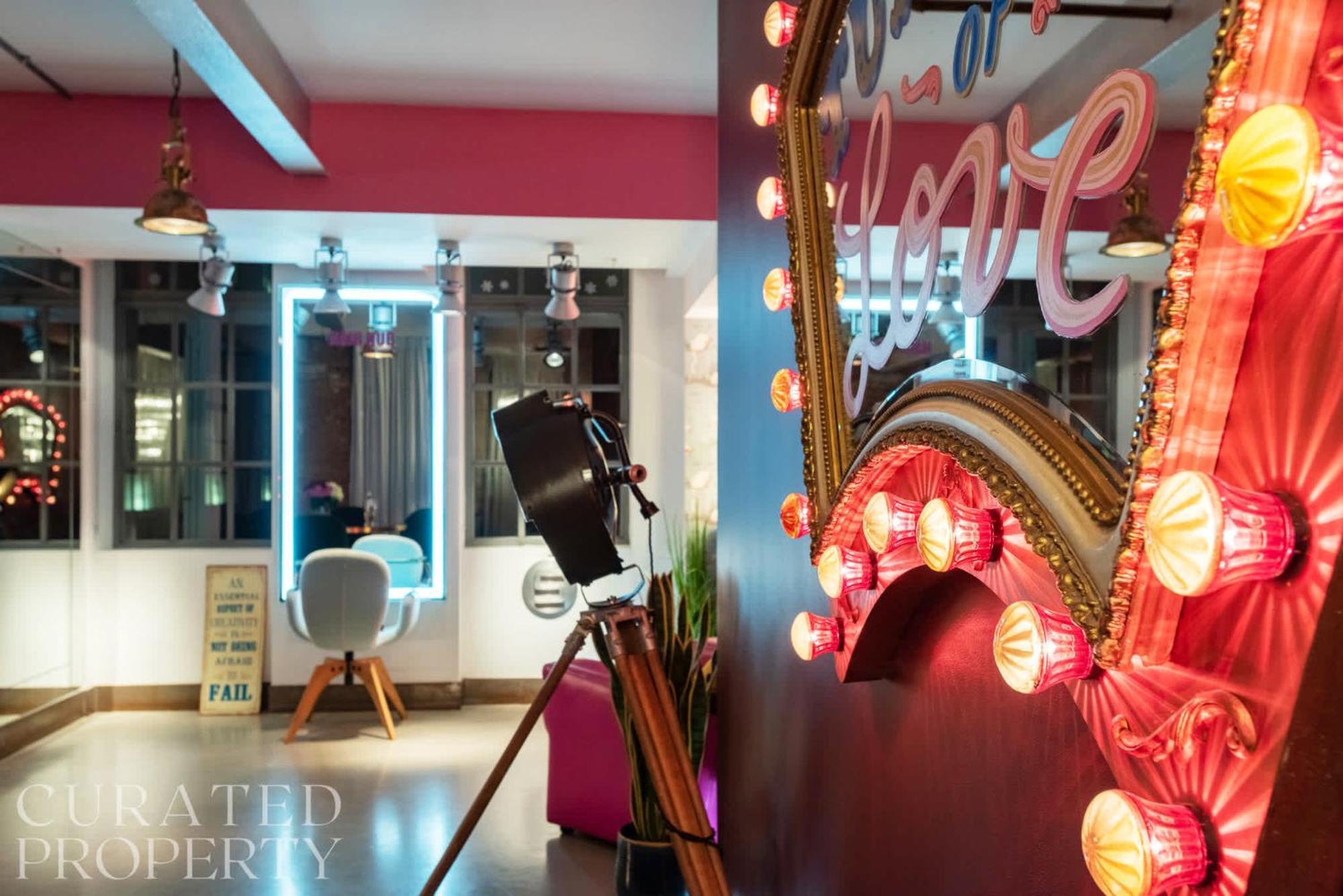 Amazingly Luxurious Loft Apartment, Soho - 3 Bedrooms, 2 Bath & Office Londýn Exteriér fotografie