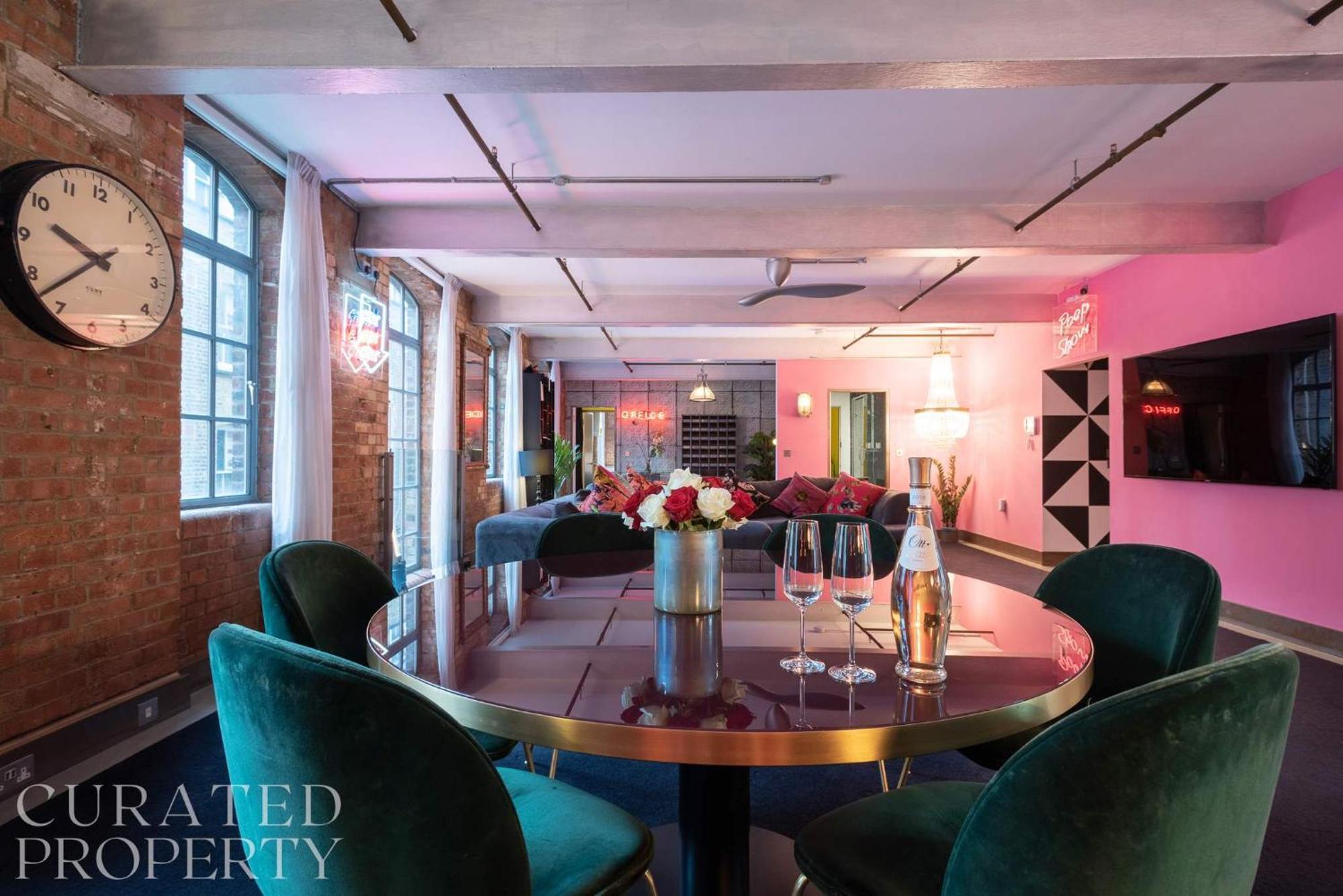 Amazingly Luxurious Loft Apartment, Soho - 3 Bedrooms, 2 Bath & Office Londýn Exteriér fotografie